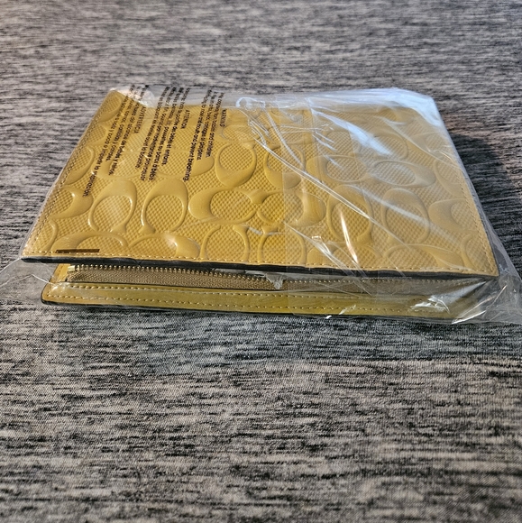 Coach Bag - Picture 3 of 6